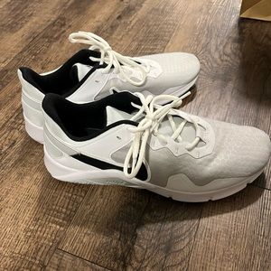 NIKE TENNIS SHOES